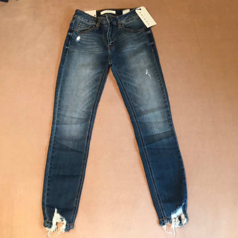 NWT Eunina Clara high rise skinny crop jeans with frayed hem. Venom. Size 0.